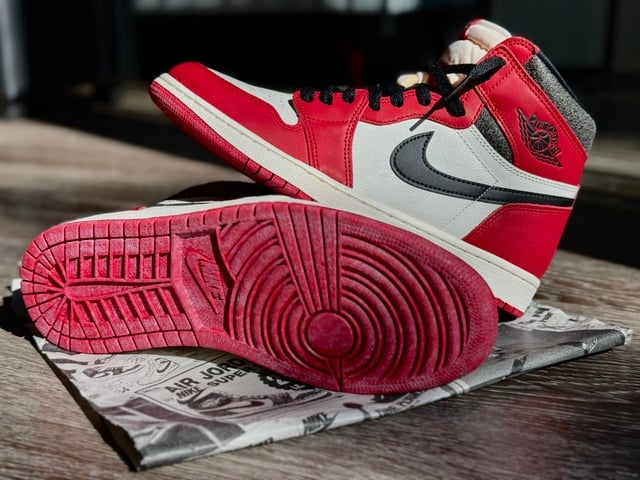 Air Jordan 1 Retro High OG "Chicago Lost & Found"